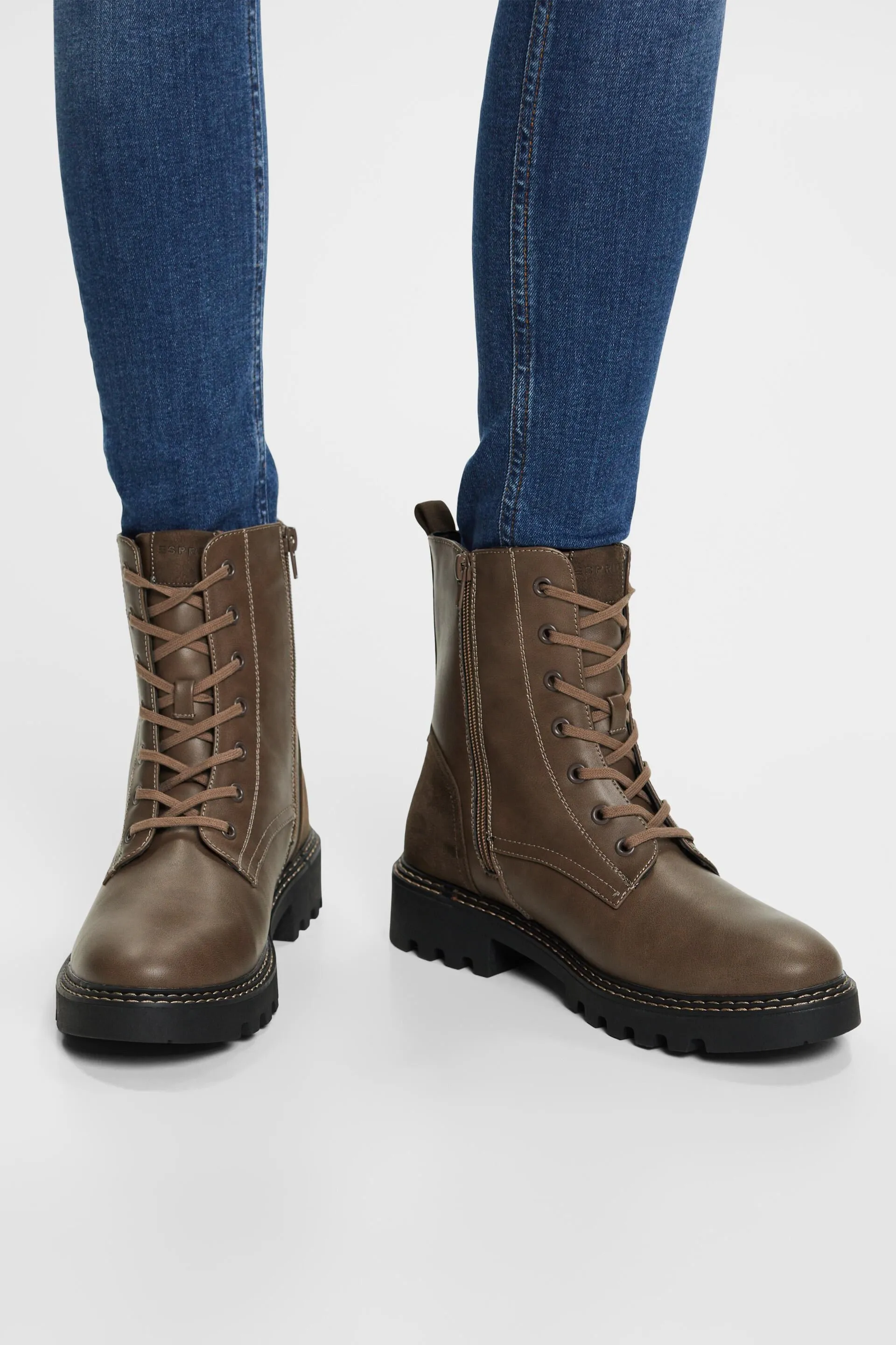 Botas de cuero vegano con cordones