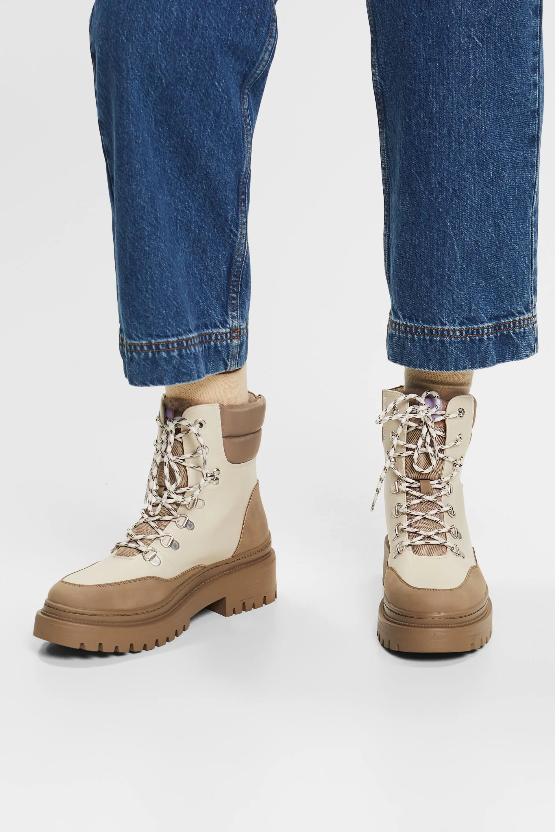 Botas veganas de estilo montaña