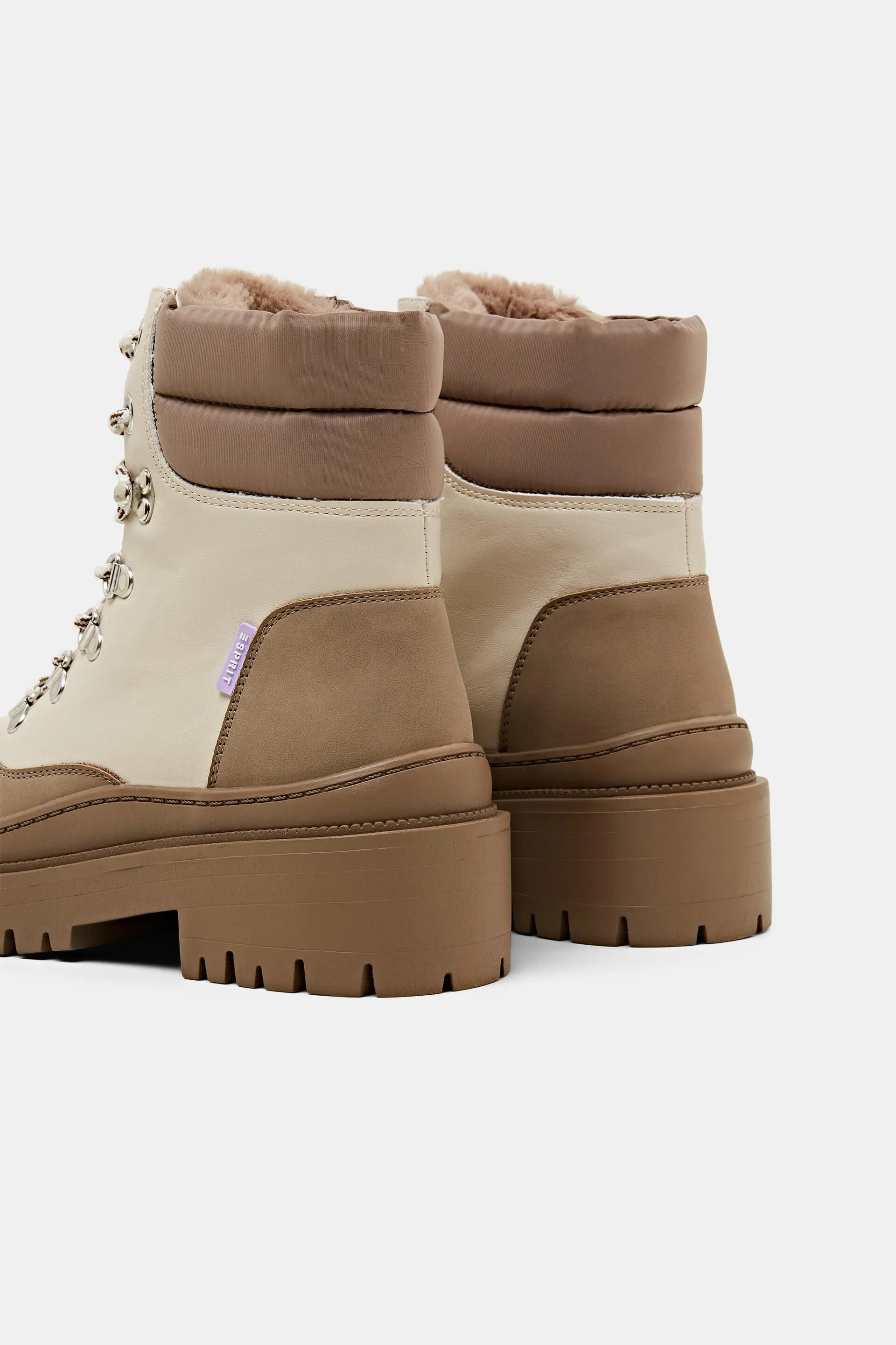 Botas veganas de estilo montaña