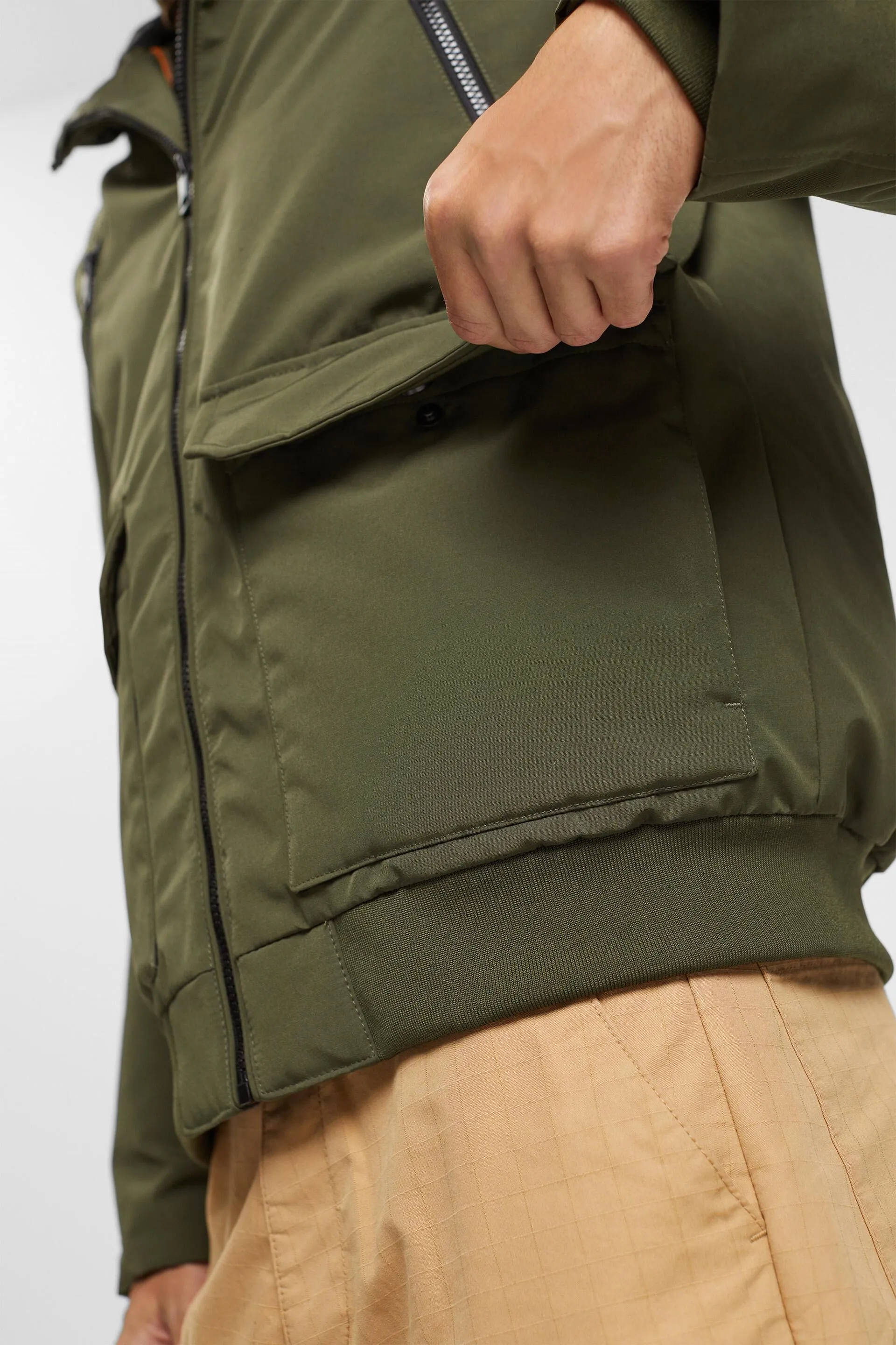Chaqueta con capucha