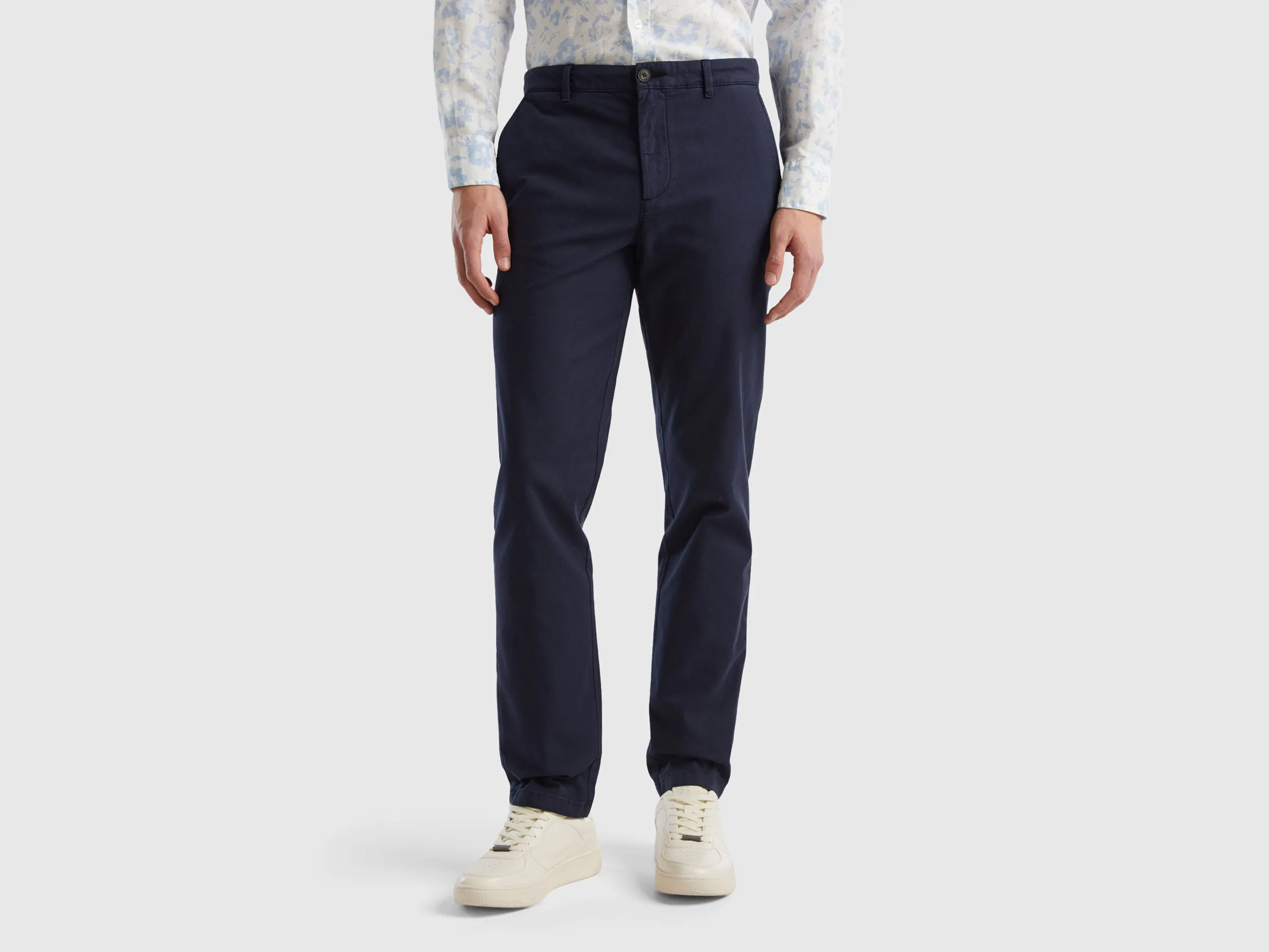 Chinos slim fit de algodón elástico