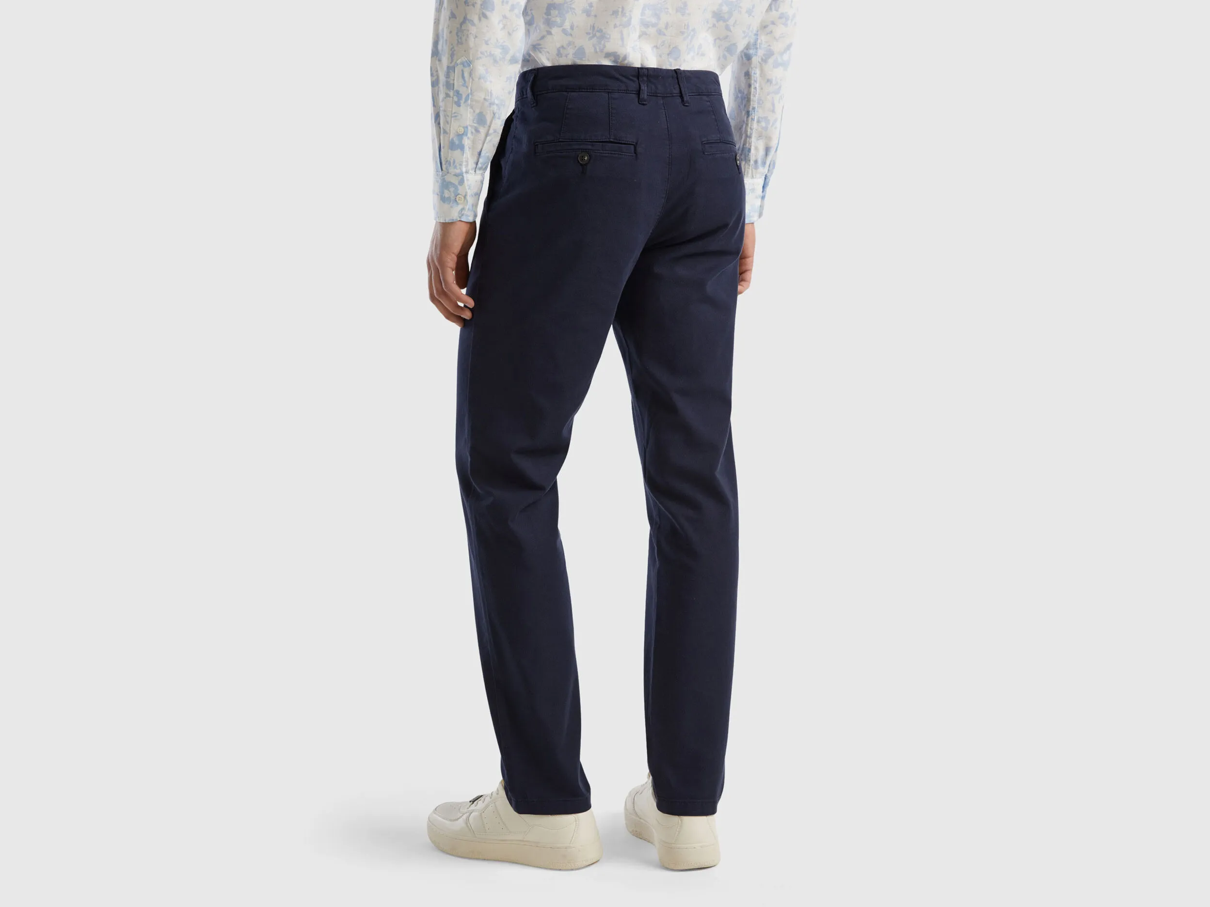 Chinos slim fit de algodón elástico