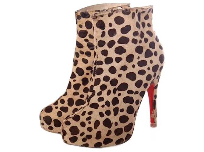 Christian Louboutin, Zapatos de plataforma de piel de potro con estampado de leopardo en talla 39. Castaño 