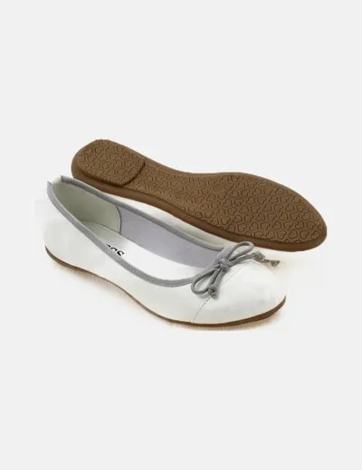 Guess Bailarina charol blanca