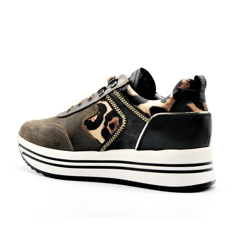NERO GIARDINI I0 13291 510 Kaki. Deportiva casual mujer