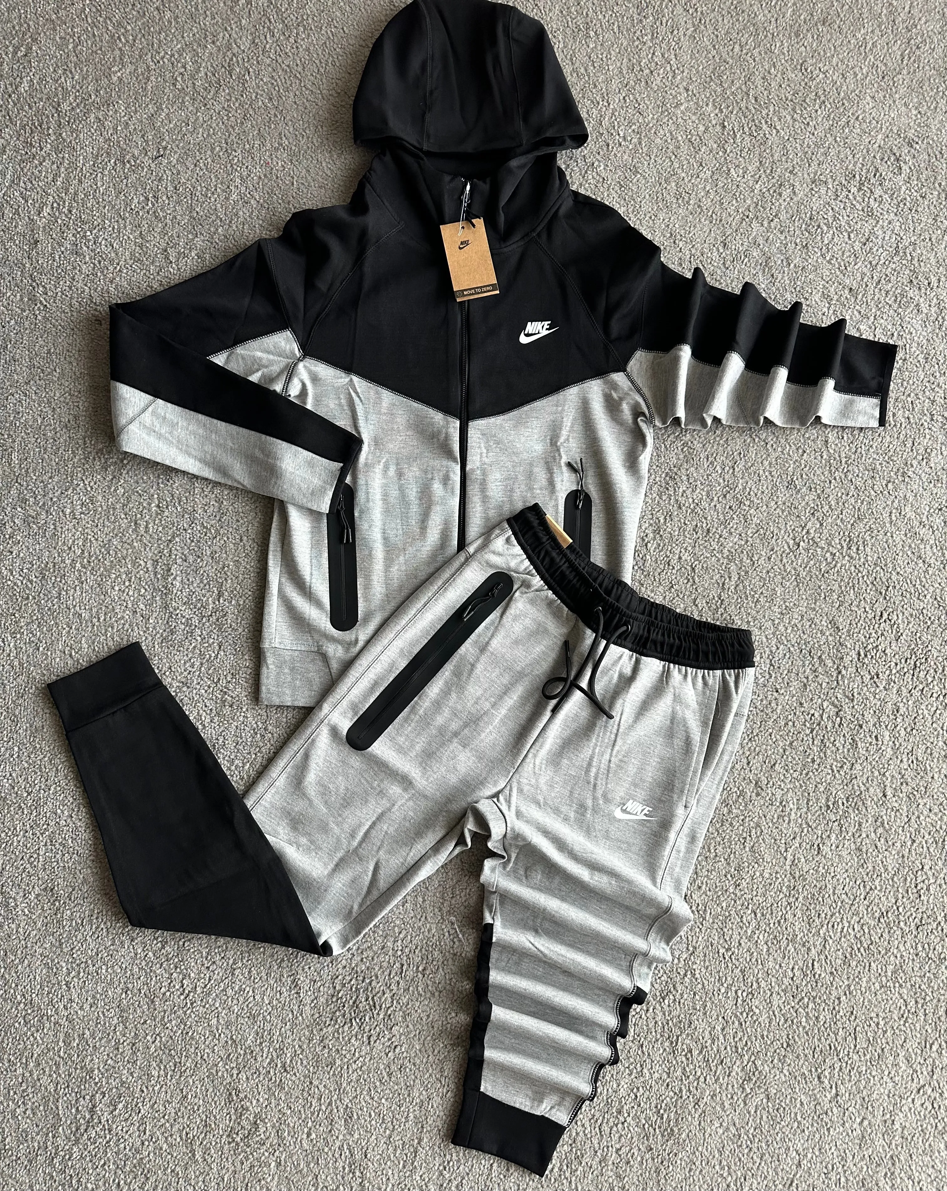 Nike tech “GREY BLACK” 