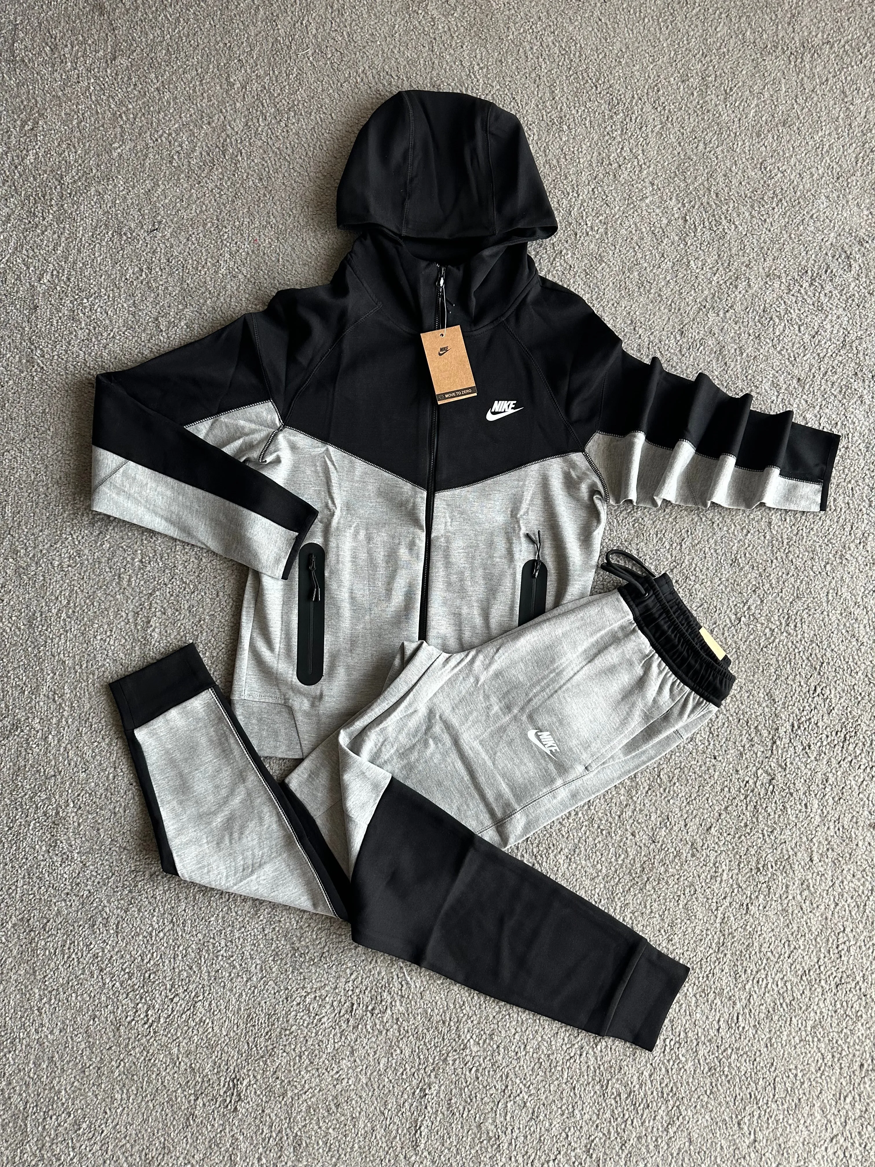 Nike tech “GREY BLACK” 