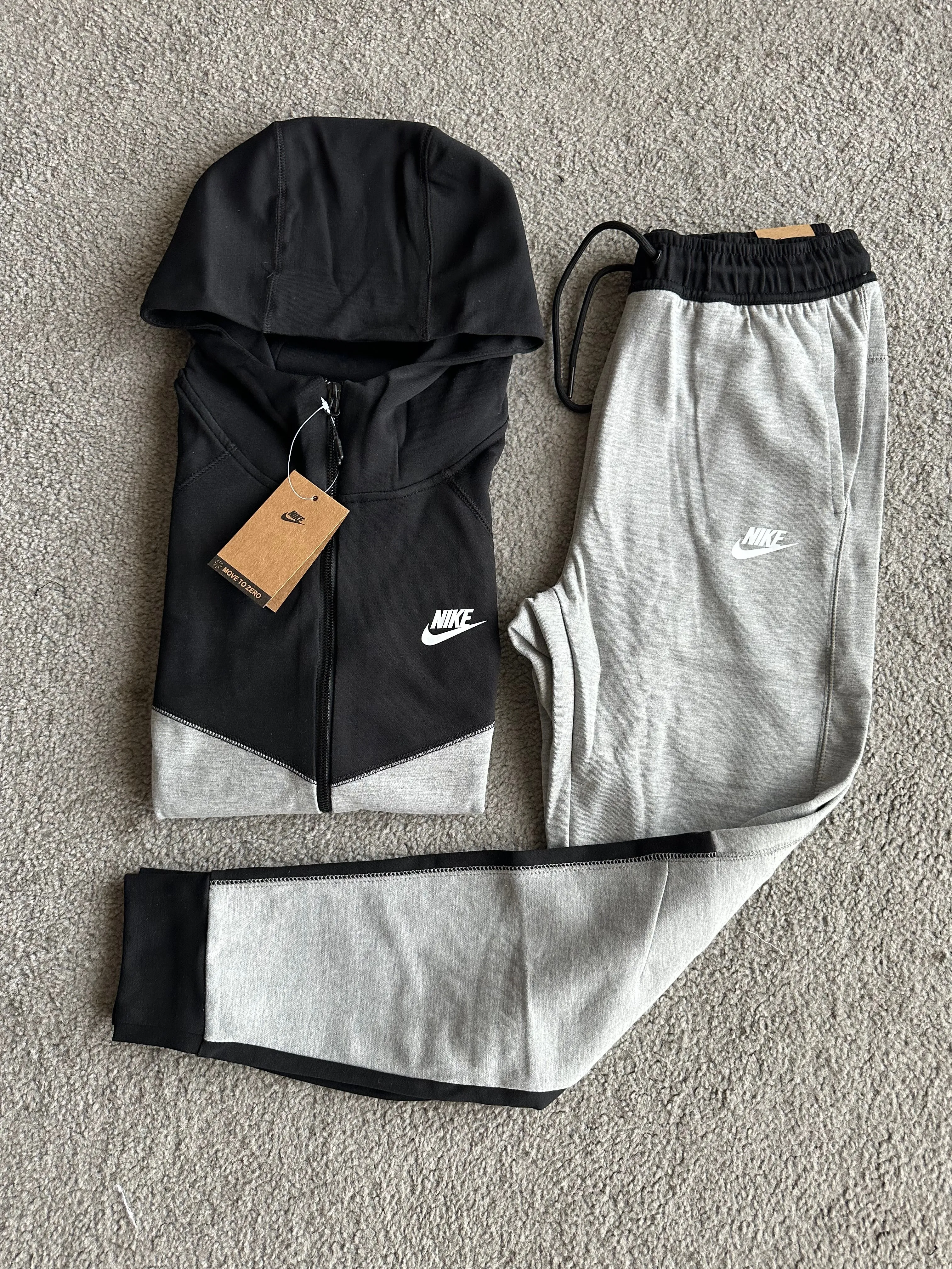 Nike tech “GREY BLACK” 