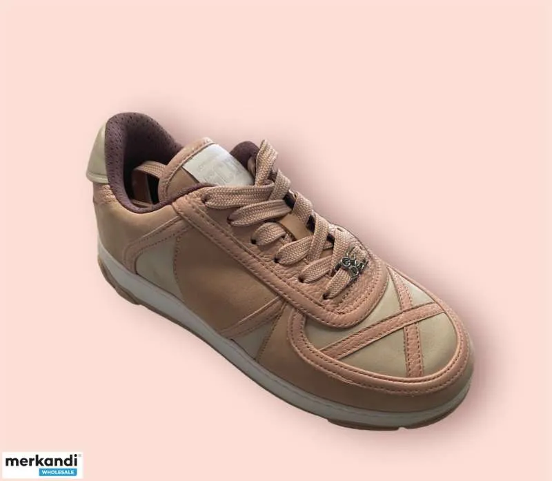 Stock de calzado de mujer de GCDS