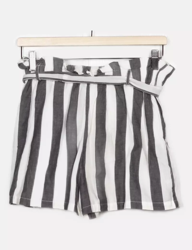 Stradivarius Pantalones de tela Cortos