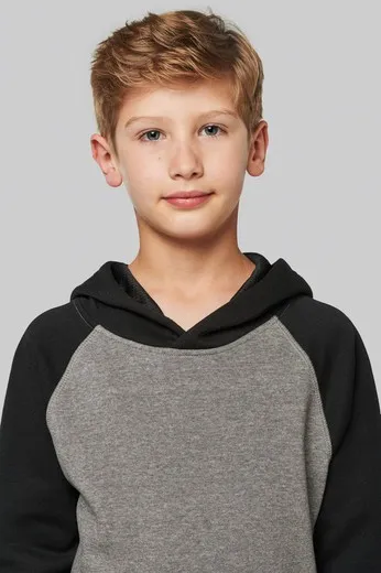 Sudadera bicolor con capucha para niños