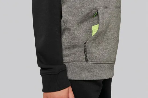 Sudadera bicolor con capucha para niños
