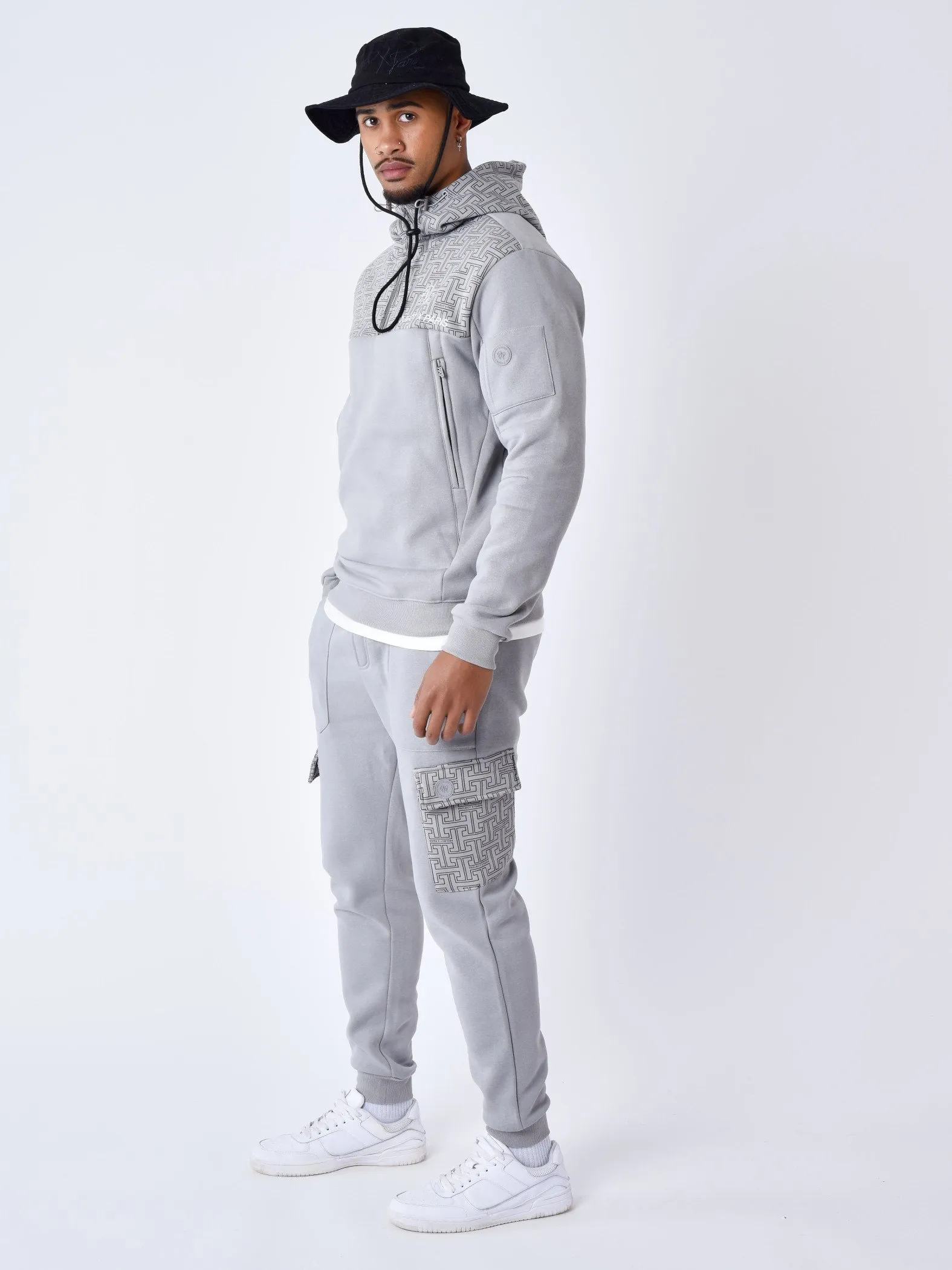 Sudadera con capucha estampada con monograma