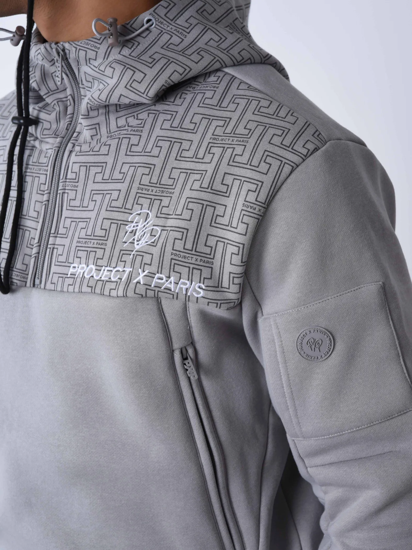 Sudadera con capucha estampada con monograma