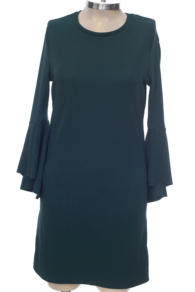 VESTIDO / ENTERIZO COLOR VERDE  BERSHKA