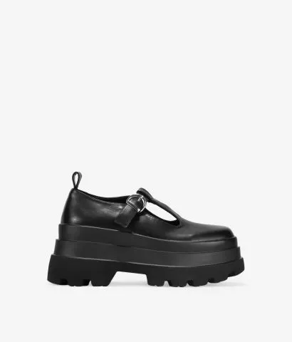 Zapatos de plataforma negros con hebilla